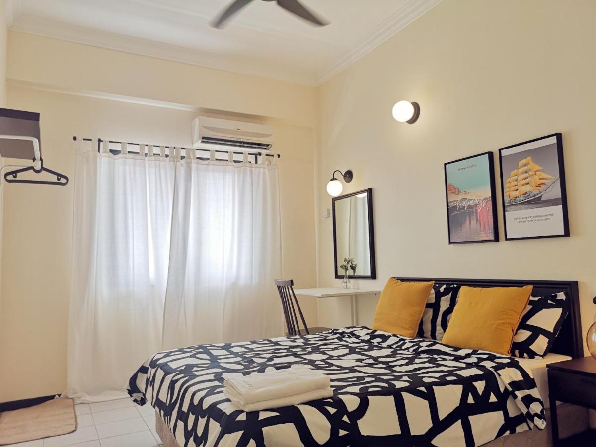 Aurora Court Service Apartment Kampong Makam Экстерьер фото